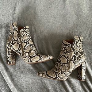 Snakeskin bootie with side zip detail, size 10